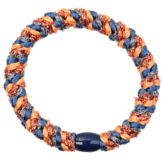 KKNEKKI Haarband "Indigo Orange Glitter"
Unsere absoluten Lieblings-Haarbänder von KKNEKKI gibt es jetzt für Euch bei uns im Shop! In vielen wunderschönen Farben und Styles, für normales/dickes (Bold Style) wie auch feines Haar (Slim Style).
