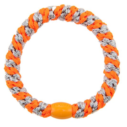 KKNEKKI Haarband "Neon Orange Silver Glitter"
Unsere absoluten Lieblings-Haarbänder von KKNEKKI gibt es jetzt für Euch bei uns im Shop! In vielen wunderschönen Farben und Styles, für normales/dickes (Bold Style) wie auch feines Haar (Slim Style).