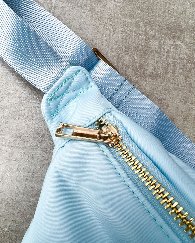 Crossbody Bag hellblau – personalisierbar