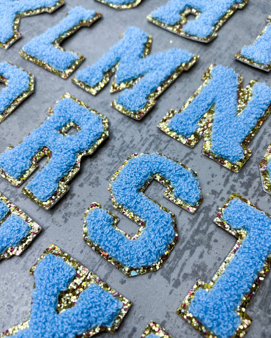 Glitzer-Buchstaben Aufnäher – hellblau