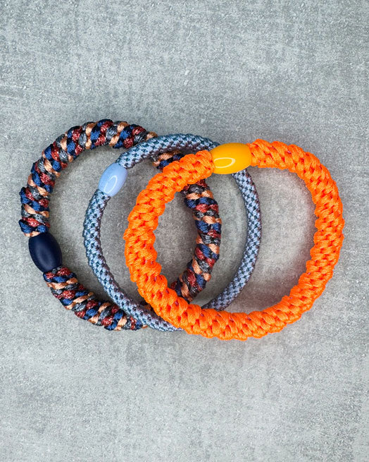 KKNEKKI Haarbänder "Denim Delight"
Unsere absoluten Lieblings-Haarbänder von KKNEKKI gibt es jetzt für Euch bei uns im Shop! In vielen wunderschönen Farben und Styles, für normales/dickes (Bold Style) wie auch feines Haar (Slim Style).
Nice fact on top: Sie sehen auch mega mit unseren handgemachten Armbändern am Handgelenk getragen aus.