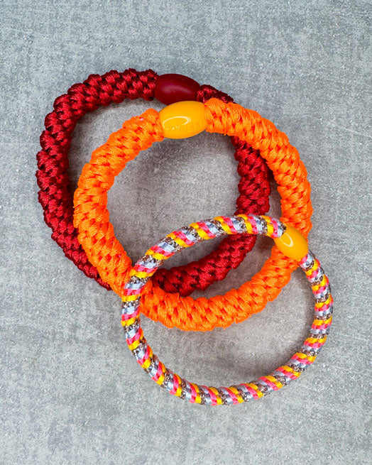 KKNEKKI Haarbänder "Fire"
Unsere absoluten Lieblings-Haarbänder von KKNEKKI gibt es jetzt für Euch bei uns im Shop! In vielen wunderschönen Farben und Styles, für normales/dickes (Bold Style) wie auch feines Haar (Slim Style).
Nice fact on top: Sie sehen auch mega mit unseren handgemachten Armbändern am Handgelenk getragen aus.