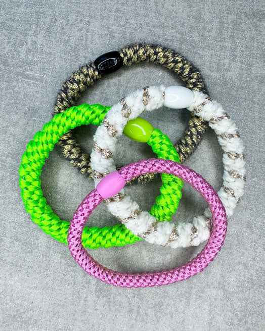KKNEKKI Haarbänder "HubbaBubba"
Unsere absoluten Lieblings-Haarbänder von KKNEKKI gibt es jetzt für Euch bei uns im Shop! In vielen wunderschönen Farben und Styles, für normales/dickes (Bold Style) wie auch feines Haar (Slim Style).