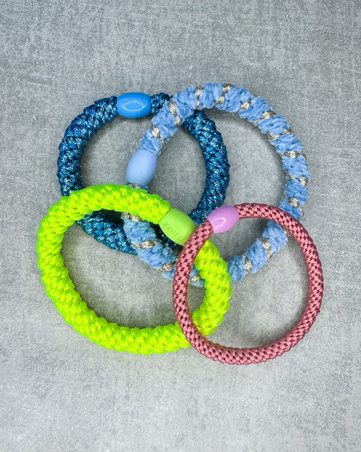 KKNEKKI Haarbänder "Flash"
Unsere absoluten Lieblings-Haarbänder von KKNEKKI gibt es jetzt für Euch bei uns im Shop! In vielen wunderschönen Farben und Styles, für normales/dickes (Bold Style) wie auch feines Haar (Slim Style).