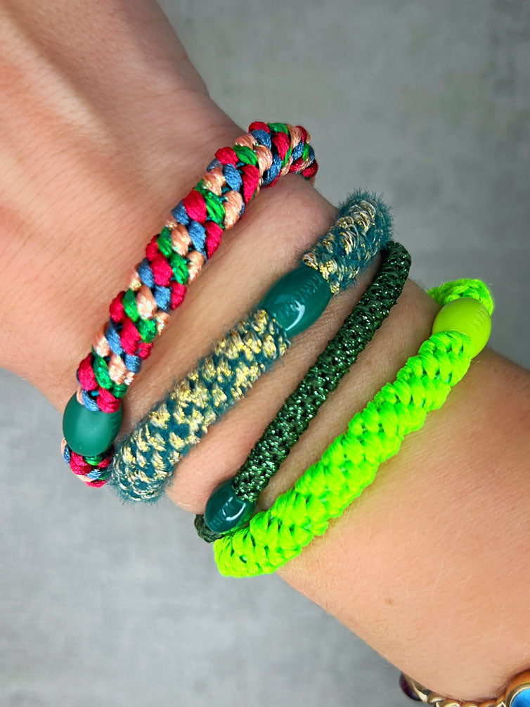 KKNEKKI Haarbänder "Green Queen" Unsere absoluten Lieblings-Haarbänder von KKNEKKI gibt es jetzt für Euch bei uns im Shop! In vielen wunderschönen Farben und Styles, für normales/dickes (Bold Style) wie auch feines Haar (Slim Style).