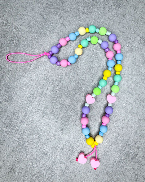 Eine von uns handgefertigte Handykette aus ausgesuchten und Perlen – damit Du nie wieder Dein Handy liegen lässt!
Gefertigt aus:
kunterbunten, pastellfarbenen Acryl-Perlen (sehr leicht),
kleinen ebenfalls pastellfarbenen Acrylperlen in den Zwischenräumen.
Diese kurze Handykette ist ca. 20 cm lang – wenn Du aber eine andere Länge benötigst, schreib uns gerne in den Anmerkungen.
Die Kette ist auf langlebiges Shamballa-Band gezogen.
Viel Spaß beim Tragen!