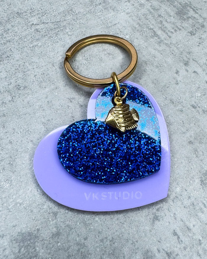 Schlüsselanhänger Herz mit Fisch "Lila und Blau Glitzer"