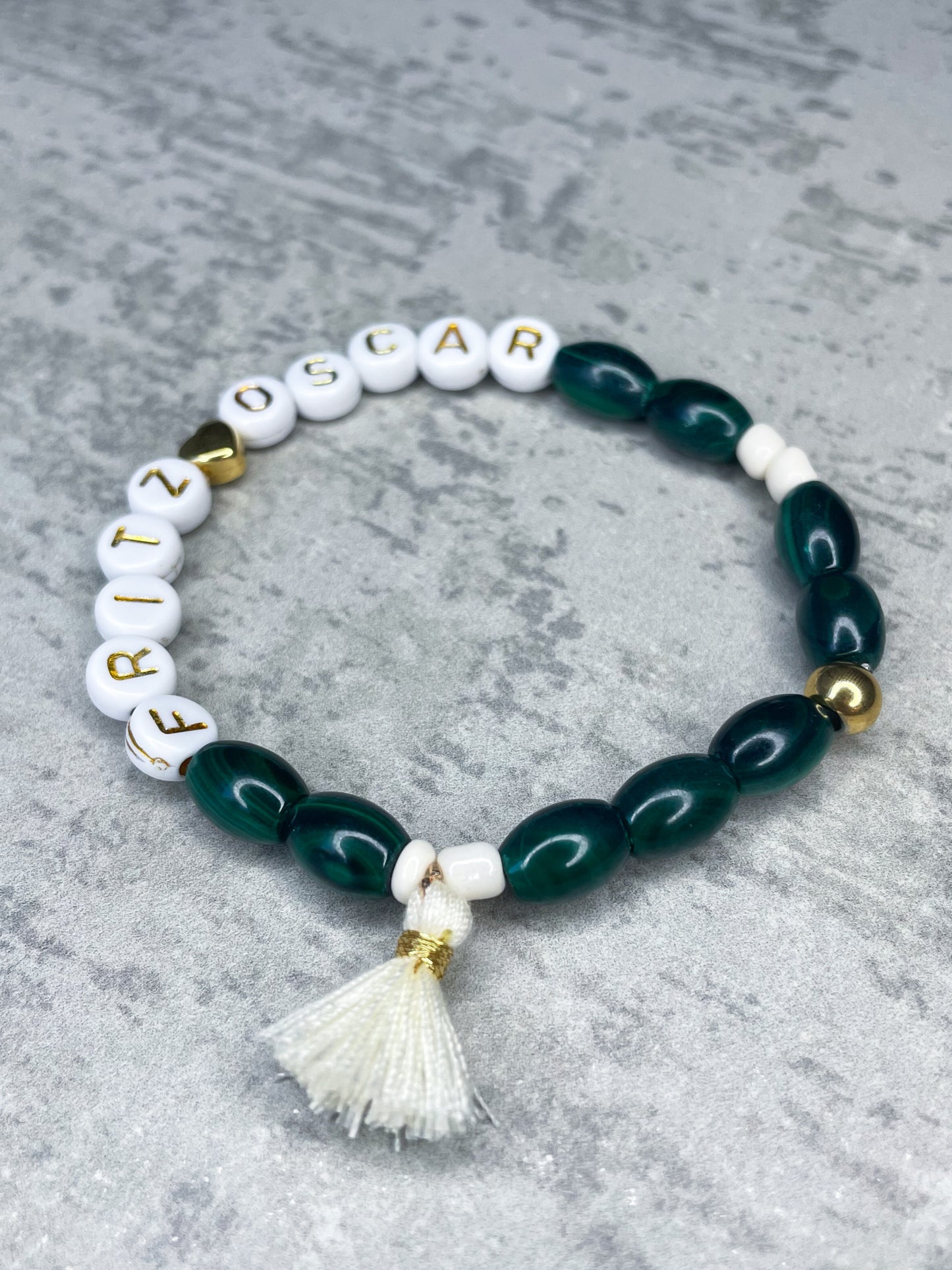 Malachite-Armband mit Herz & Quaste, personalisiert