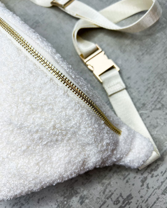"Teddy" Crossbody Bag weiss – personalisierbar
