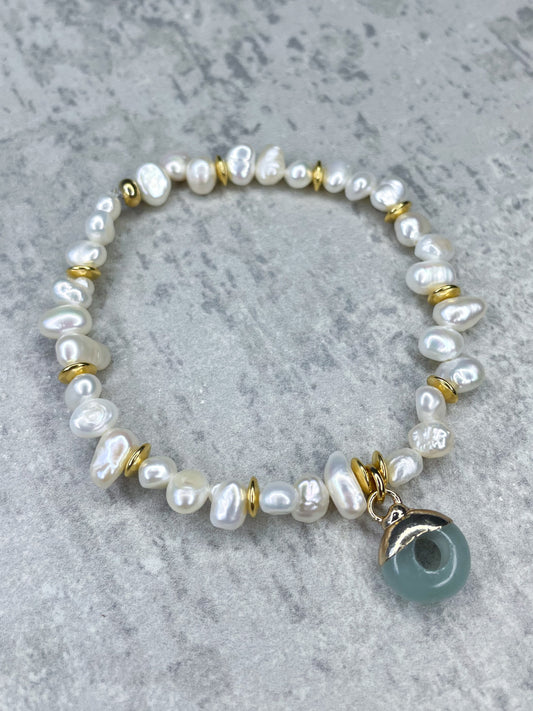 Freshwater pearl bracelet with pendant